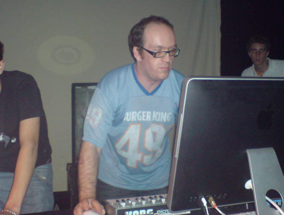 I doubt the surgeons call them ‘tumour scoops’. They&#39;re really called ‘curettes’. Image courtesy of www.marketlab.com